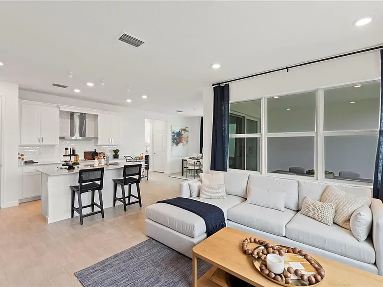 22812 Caciano Rd — Photo 2