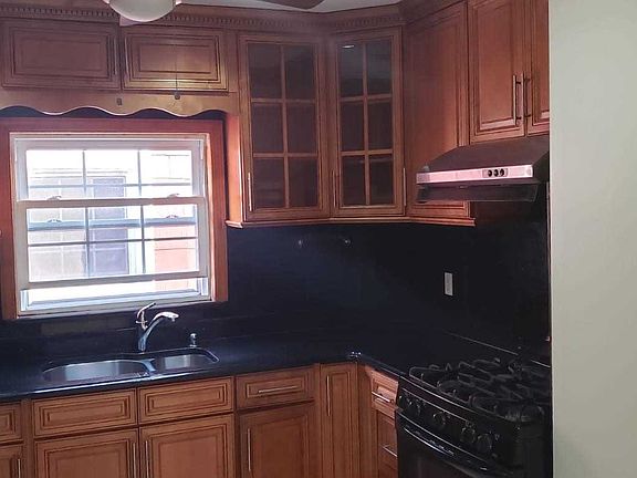 3rd image of 8630 127th St