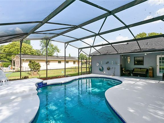 4th image of 4855 Lake Shore Dr