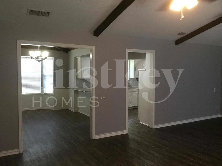 419 Buckingham Pl — Photo 3