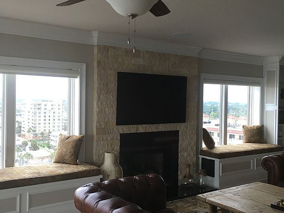 Living Room Picture #3