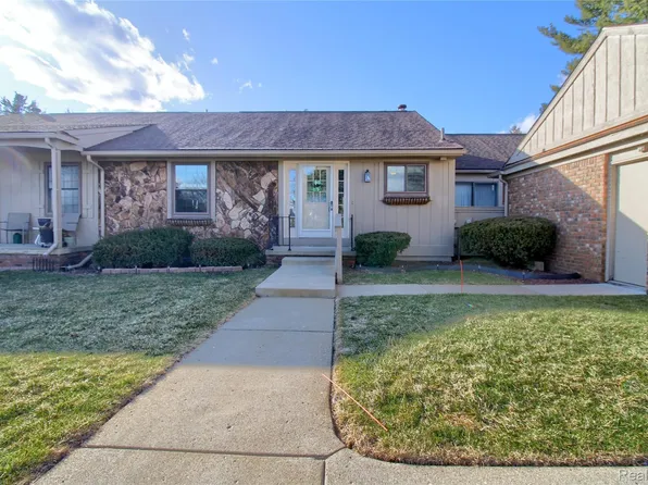9780 Cambridge Ct Unit 3, South Lyon, MI 48178