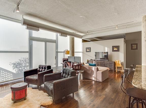 2nd image of 939 W Huron St Unit 404