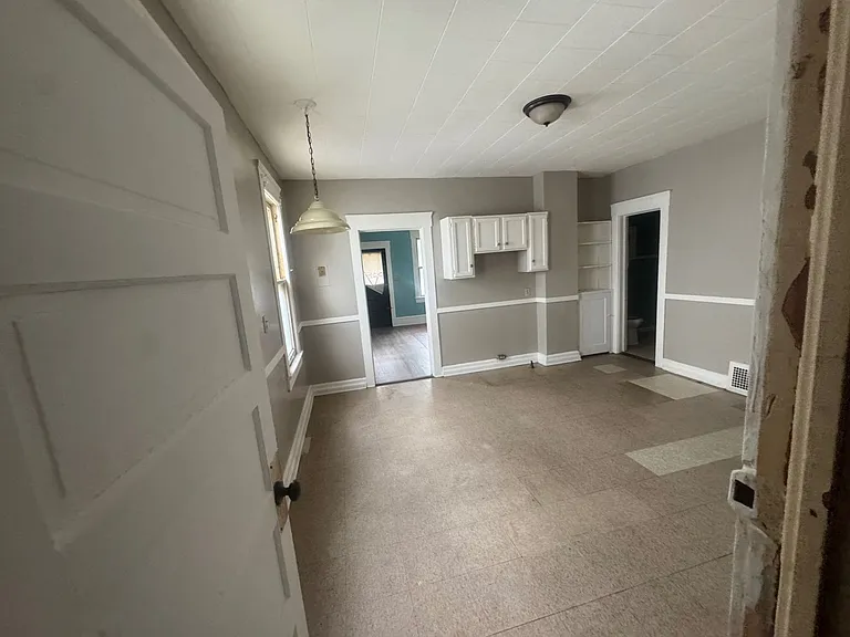 6401 Gertrude Ave — Photo 31