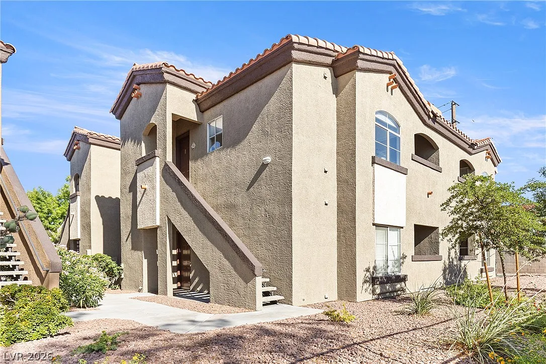 1 bed, 1.0 bath, 853 sqft, $2,200 — Photo 1