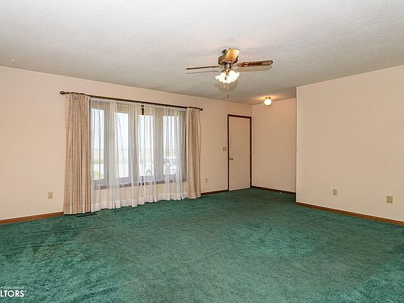 3rd image of 306 7th St NE