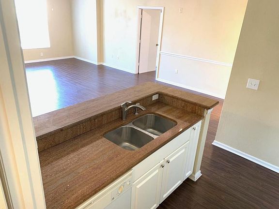2nd image of 5578 Metrowest Blvd Unit 208