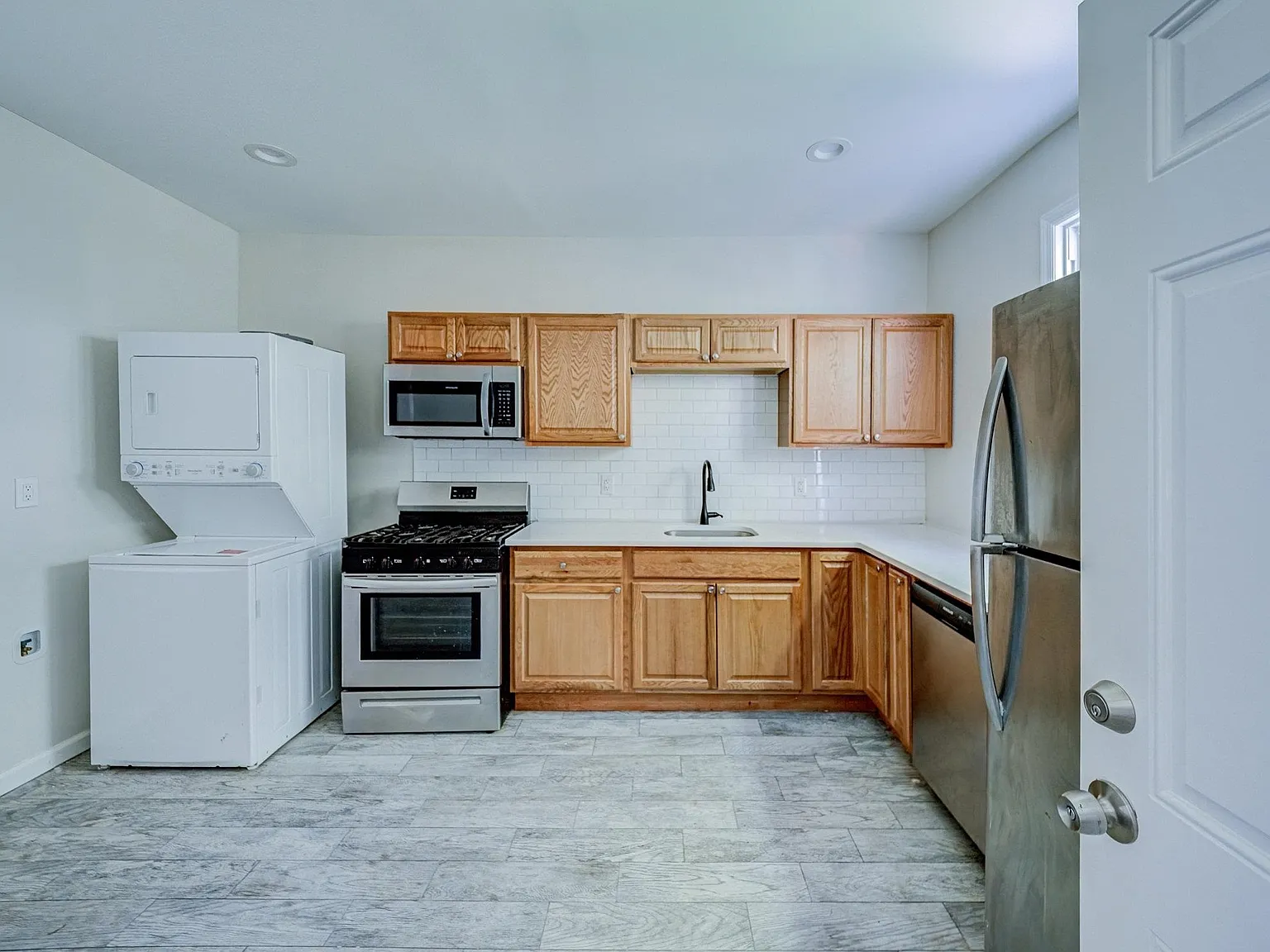 4 bed, 1.0 bath, $2,700 — Photo 3
