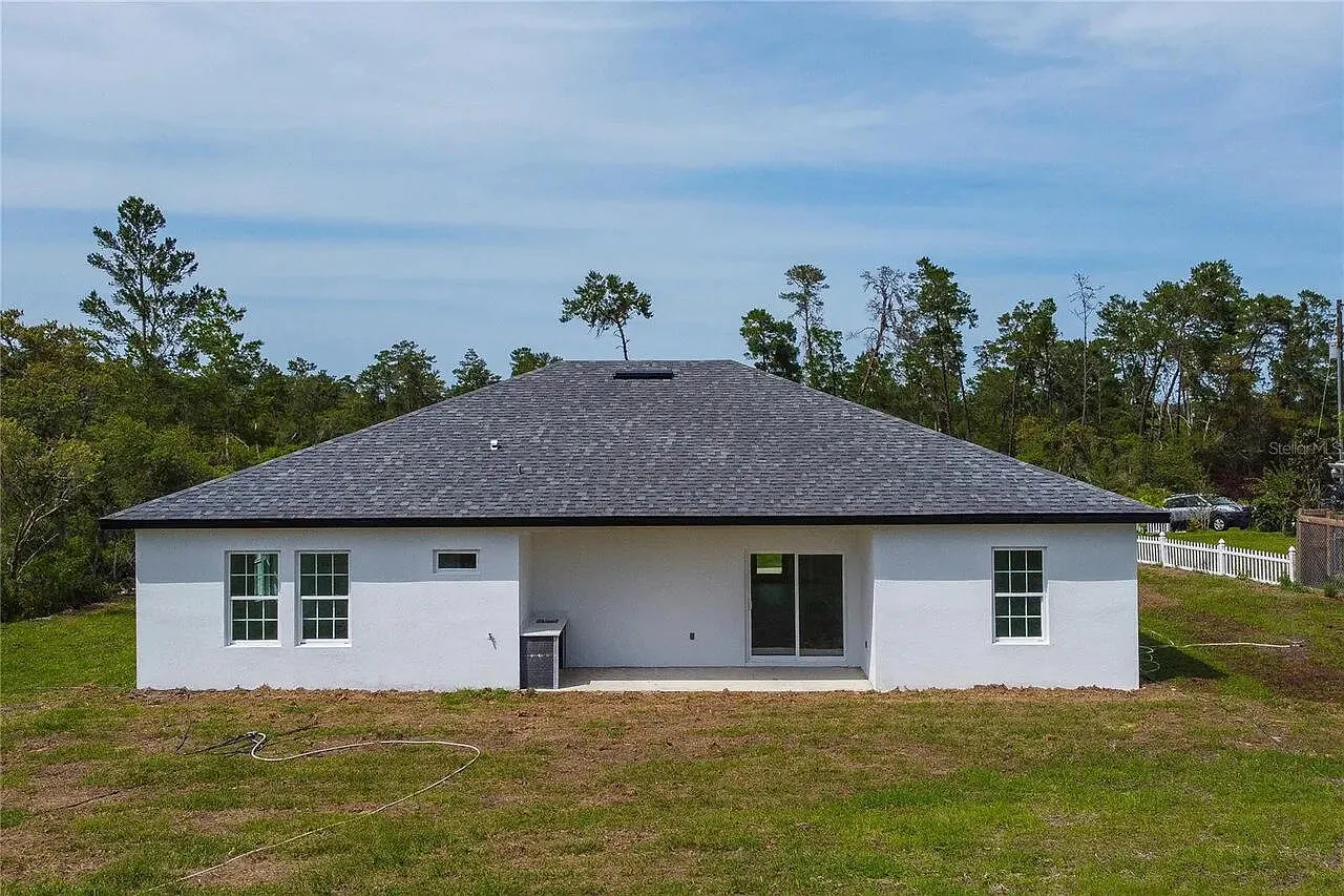 4 bed, 2.0 bath, 1916 sqft, $2,300 — Photo 2