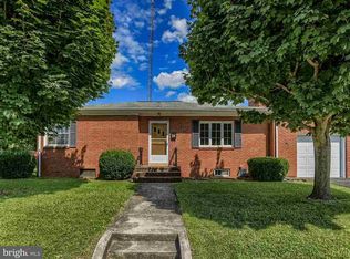 24 Brewster St, Hanover, PA 17331