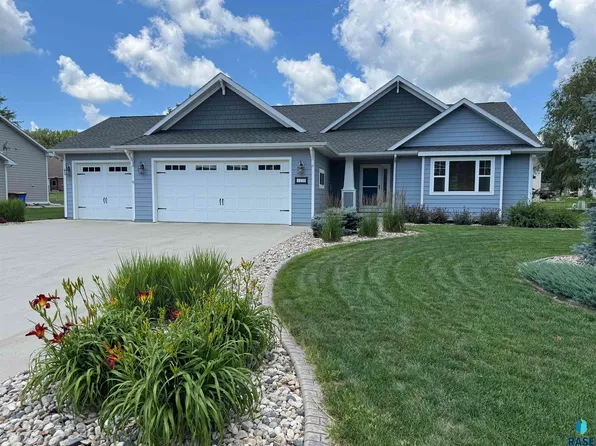 1130 Indian Hills Rd, Brookings, SD 57006