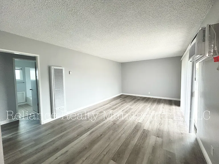 115 Hurlbut St #V — Photo 4