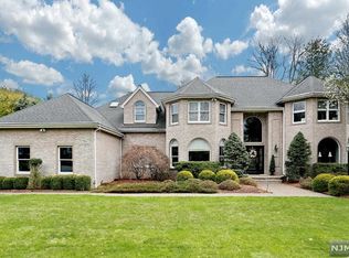 574 Gruman Ct, River Vale, NJ 07675