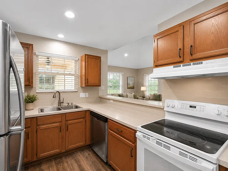 1163 Lovett St — Photo 15