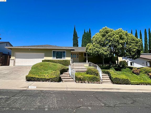 2nd image of 3918 Pebble Dr