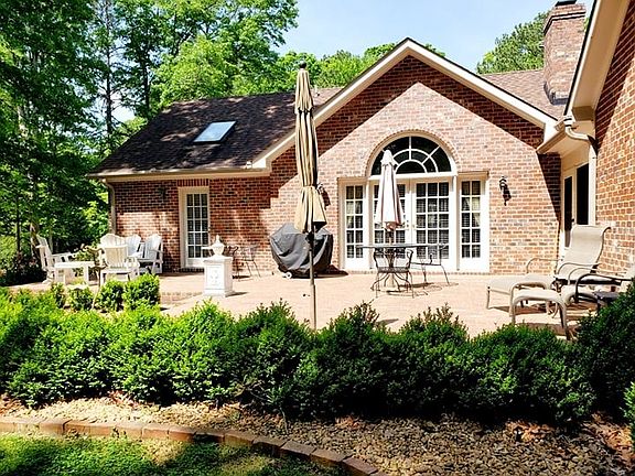 5th image of 321 Darcy Dr