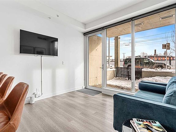 3rd image of 329 9a St NW
