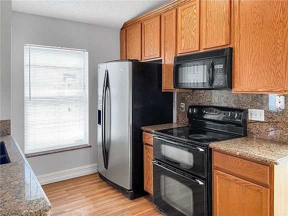4th image of 2133 Justin Ave