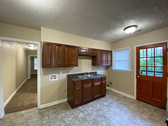 3rd image of 3577 Bowen Ave