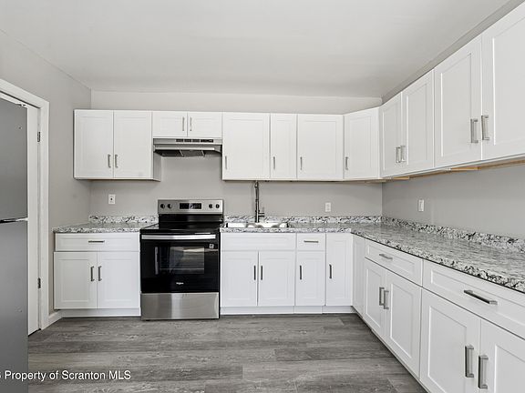 2nd image of 28 Coal St