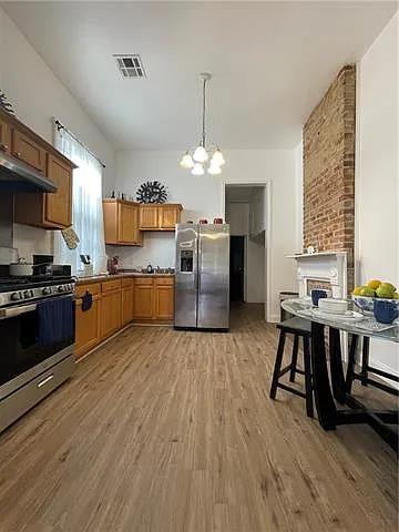 3 bed, 1.0 bath, 968 sqft, $1,700 — Photo 4