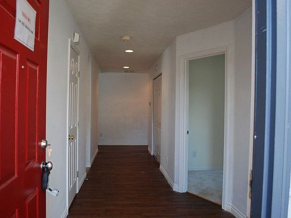 2nd image of 275 NE Wilcox St