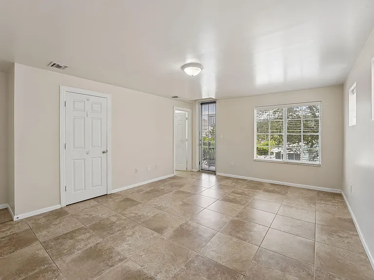 819 SW 7th Ave — Photo 18