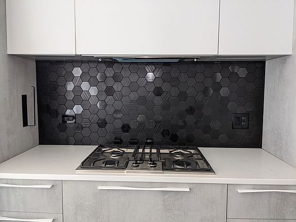 5th image of 2600 W Grand Ave #101