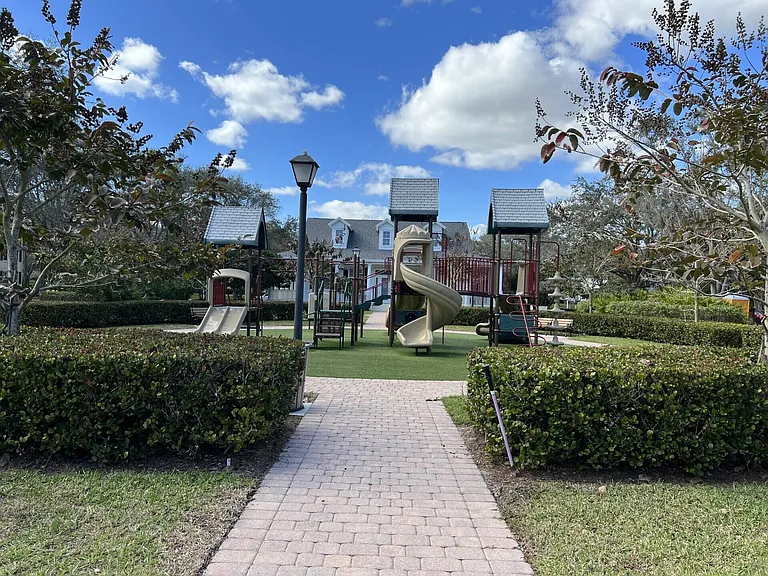 180 Barbados Dr — Photo 17