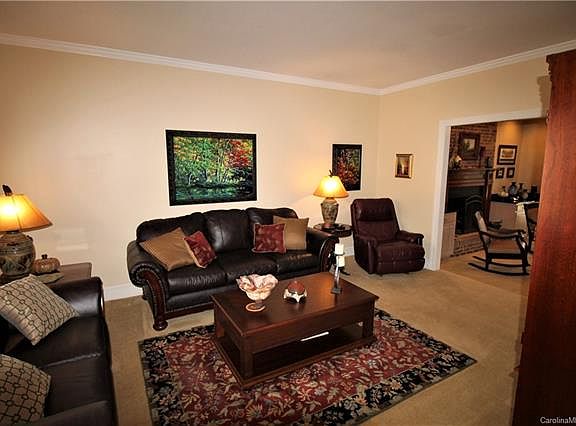 5th image of 5119 Woodlake Dr