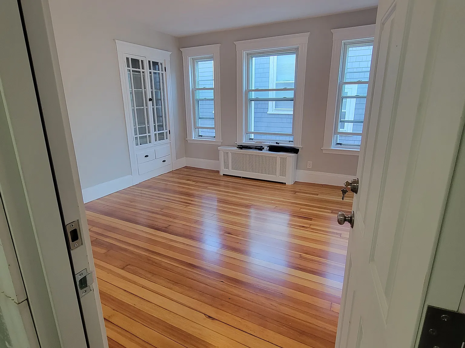 2 bed, 1150 sqft, $3,000 — Photo 2