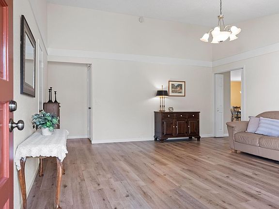 5th image of 2310 Floral Way