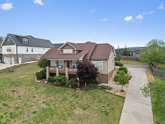 5th image of 212 Banberry Dr SW