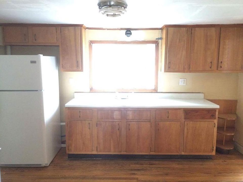 2nd image of 710 Noyes St