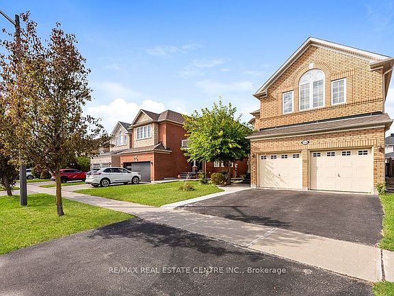 2nd image of 3696 Waterfall Cres