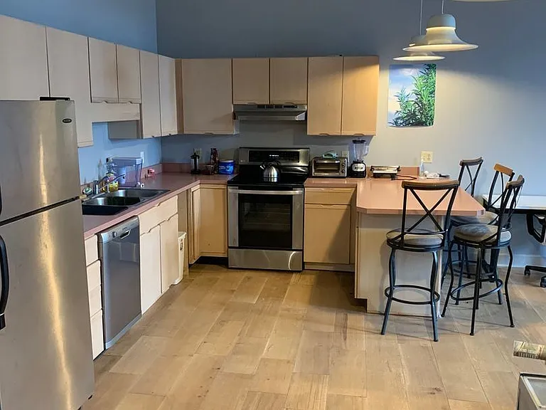 204 N Walnut St #B — Photo 7