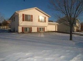 1707 Helena Rd N, Oakdale, MN 55128