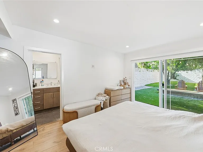 13135 Chandler Blvd — Photo 47