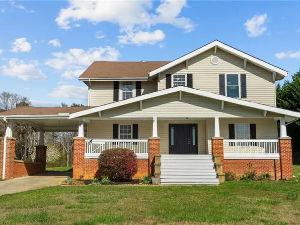 1801 Flatrock St, Winston Salem, NC 27107