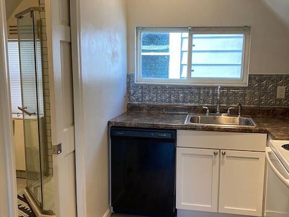 3rd image of 306 S 27th St #1/2