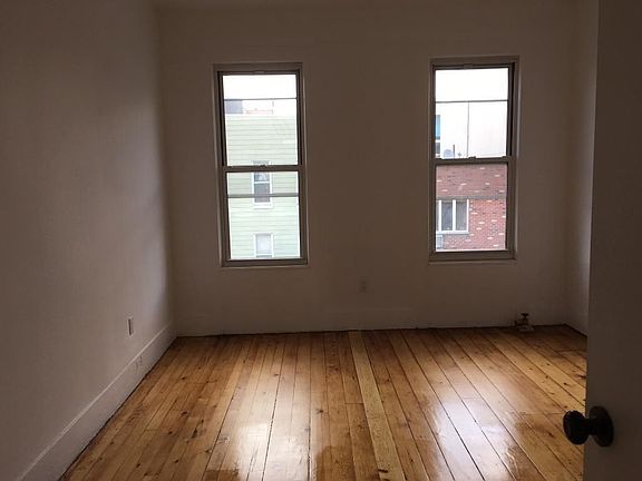 4th image of 190 Huron St APT 3L