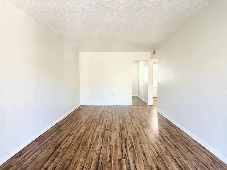 2207 S Carolina Ave — Photo 4