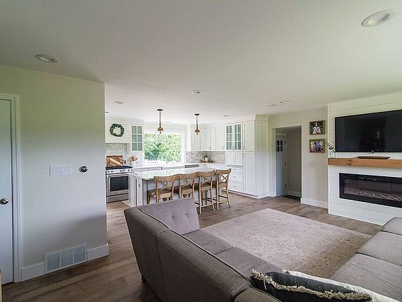 2nd image of 792 Newmans Ln