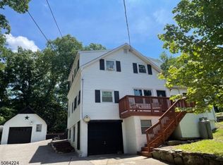 90 Papscoe Rd, Hewitt, NJ 07421