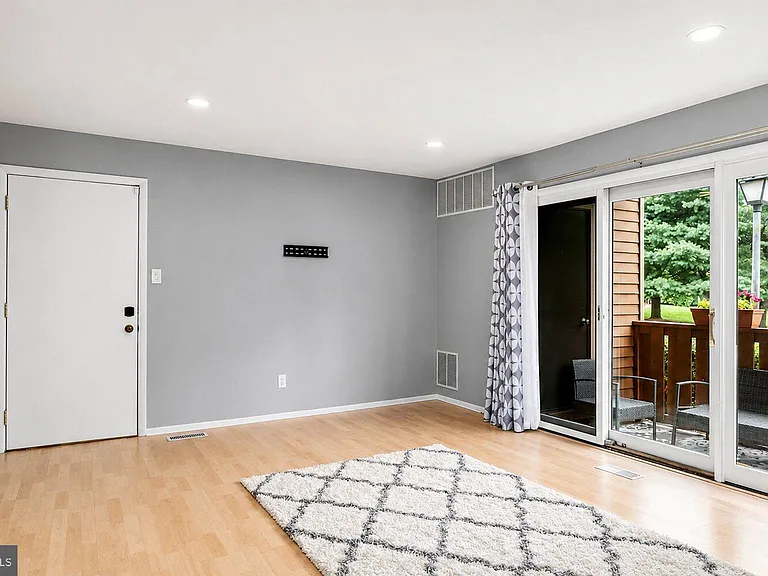 2305 Eagle Row — Photo 4