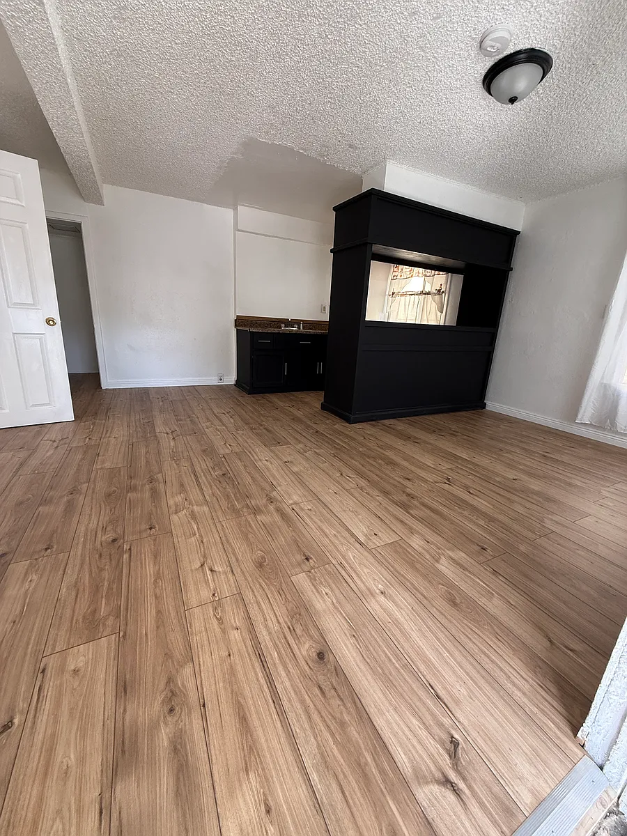 Building Photo - 6125 Stafford Ave #1
