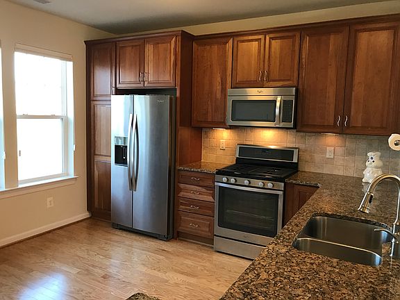 Kitchen raised panel cherry 