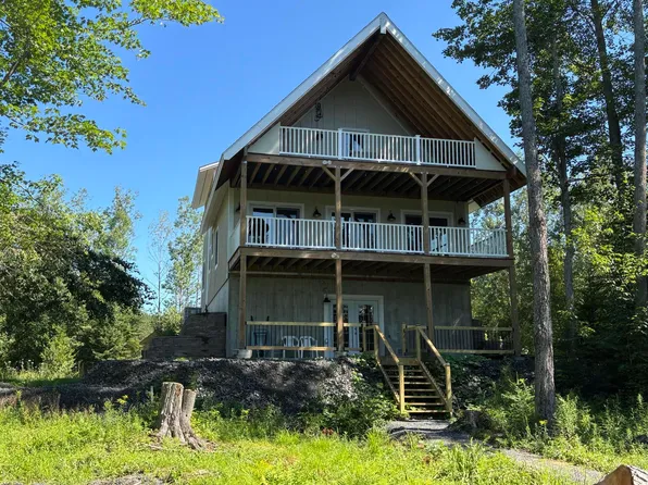 77 Stubing Ln, Newcomb, NY 12852