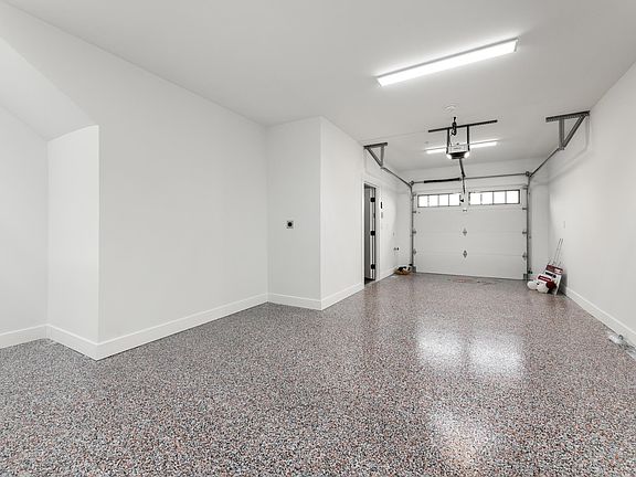 4th image of 12 Cobblestone Court Unit 7