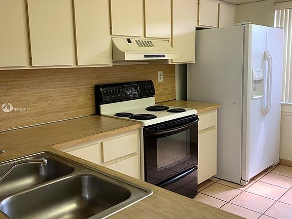 3rd image of 425 W Park Dr APT 9
